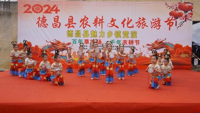 体验“以物换物”民俗！四川德昌举行农耕文化旅游节，几万人元宵节赶“草坝场”