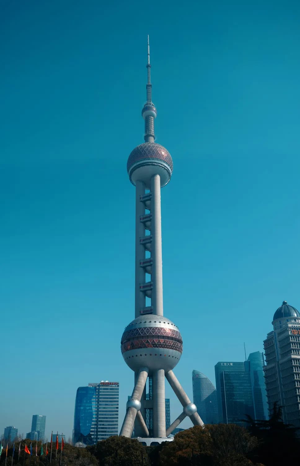东方明珠塔351米太空舱：亚洲最高观光层的太空探索之旅