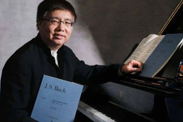 他是盲童音乐世界的光明引路人，梦想让更多盲人学会钢琴
