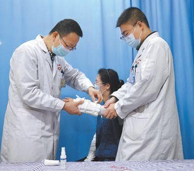 用好医保基金 减轻就医负担（人民眼·深化医保支付方式改革）