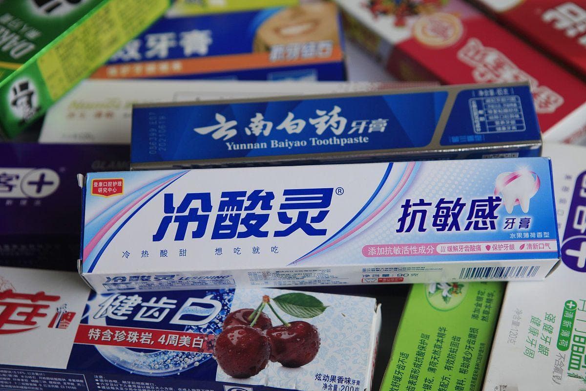 牙膏成分大揭秘：从磨擦剂到润湿剂，教你选对牙膏