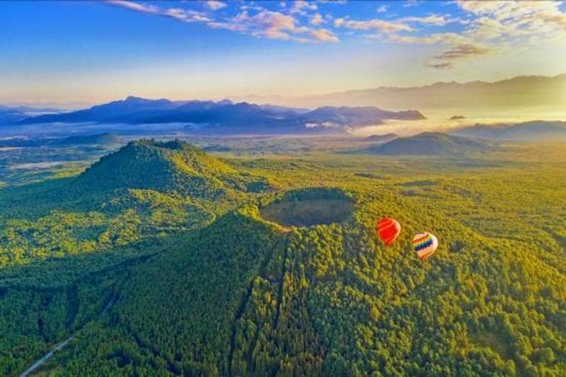 腾冲火山热海：乘热气球览火山，泡百态温泉享养生