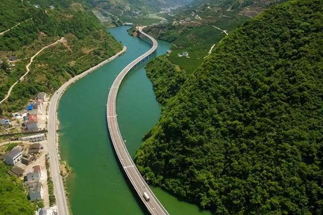 湖北十大绝美自驾公路，条条都是“网红打卡地”