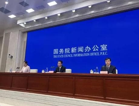 国家统计局发布2024年人口数据 我国60岁以上人口首次突破3亿人