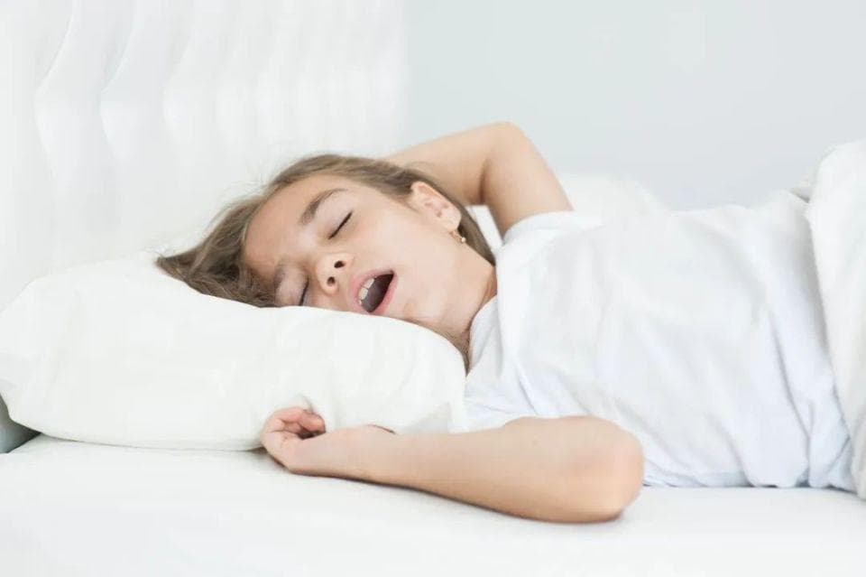 孩子睡觉口呼吸，就是腺样体肥大吗？