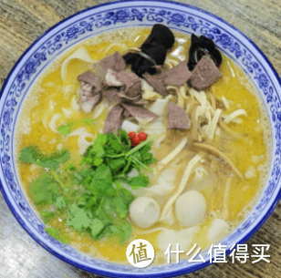 河南四大名吃：胡辣汤、烩面、烧鸡、灌汤包