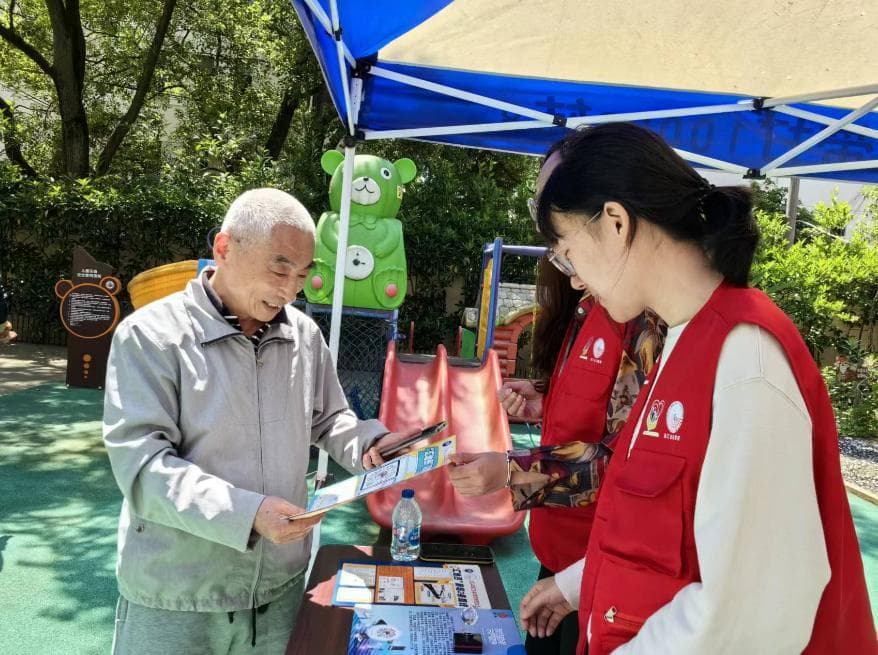 为让老年人积极学“防骗”，他们用了一个“小妙招”