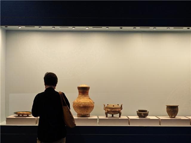 世界技能博物馆推出首个临展“世界陶瓷技艺展”，讲述“老传统”的当代“焕新”故事