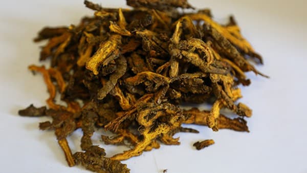 肚子一直绞痛呕吐吃什么药 黄连素配合蒙脱石散可以吗