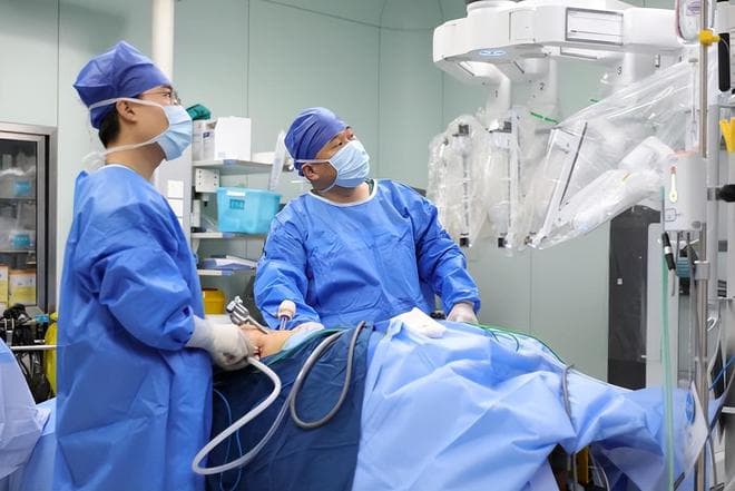 外科手术“神助手”！滨医附院泌尿外科成功实施第100例机器人辅助外科手术