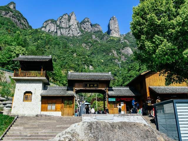 浙江人民太会了！无痛爬山电梯直达山顶，真快乐似神仙！