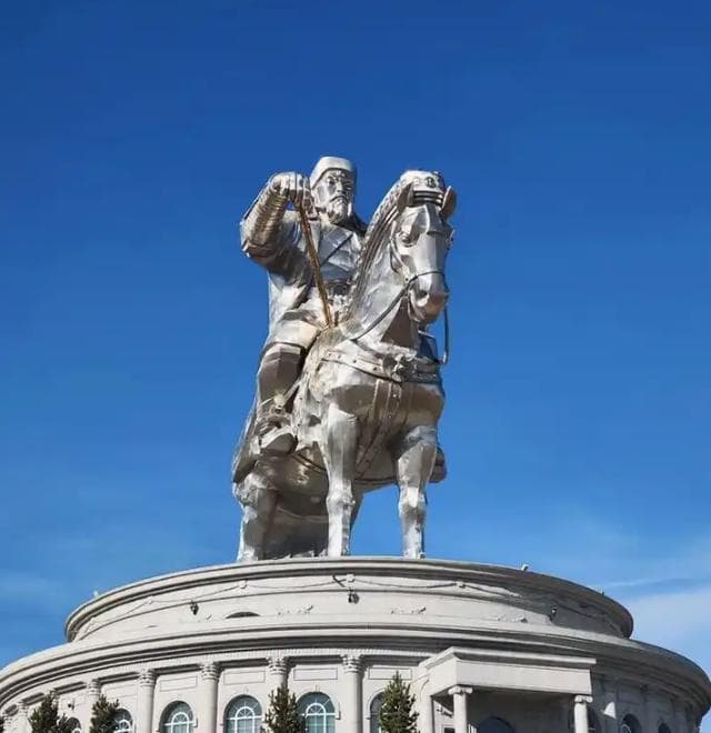 蒙古国推行双语政策：从西里尔到回鹘式，文字改革折射地缘战略