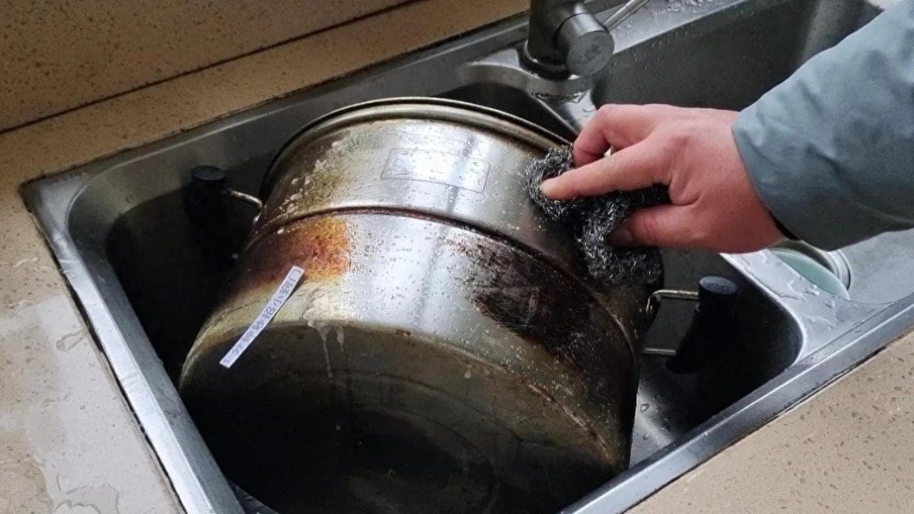 不锈钢锅为什么会烧黄了（不锈钢锅发黄发黑？）