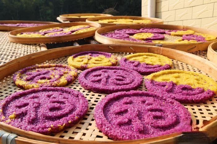 广西玉林：民众制作特色小吃白糤迎新年
