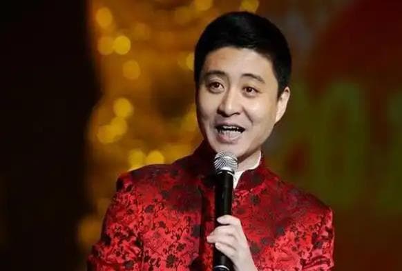 从春晚舞台到主持界：周炜的艺路转型