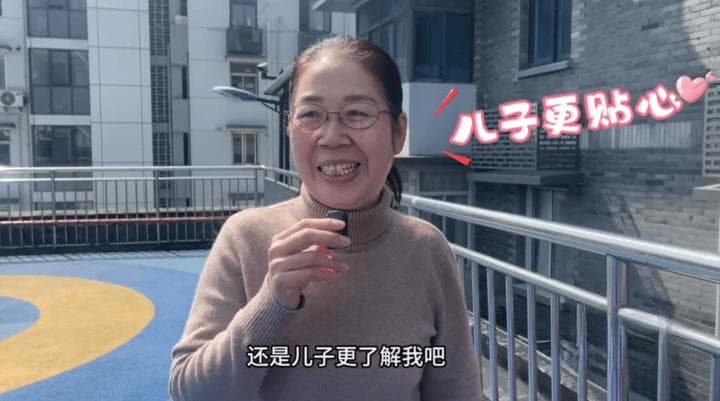 专家解读：父母沉迷手机反映子女陪伴不足