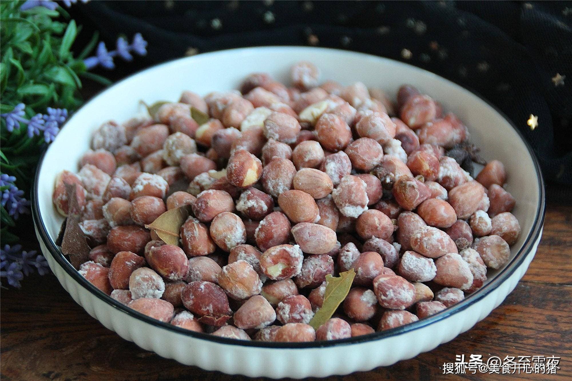 空气炸锅别闲着，10分钟做出五香花生米，不放一滴油，香酥入味