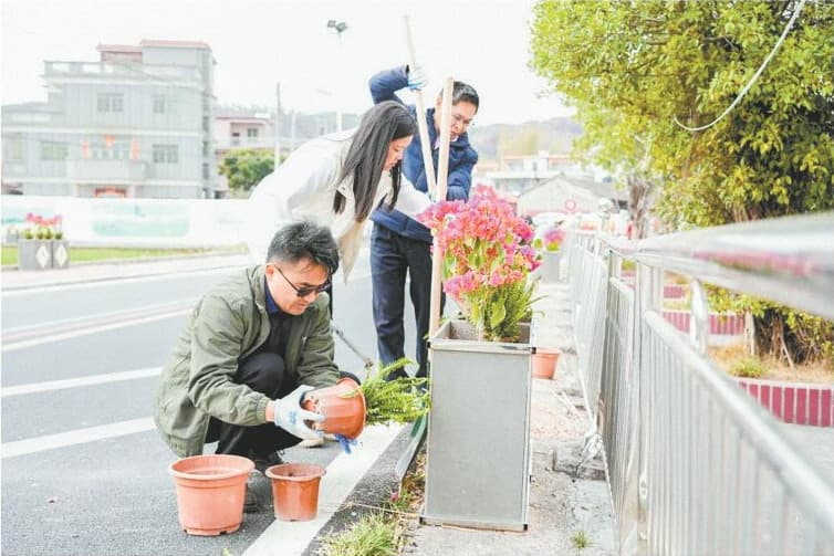 清城区石角镇各村(社区)：植树造林添新绿 乡村振兴增活力