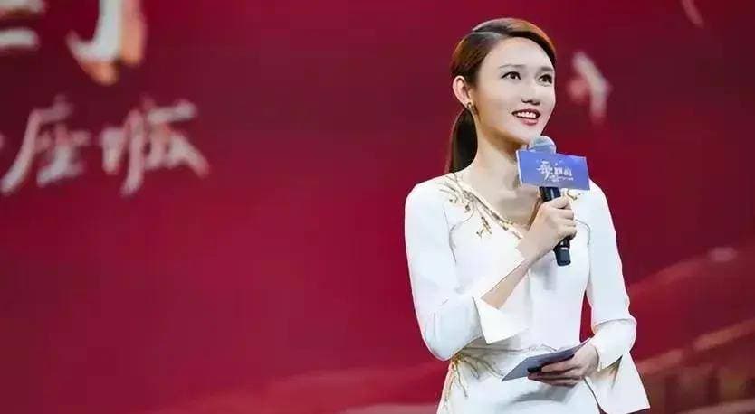 龙洋C位出道，王音棋加盟春晚：新老交替背后的故事