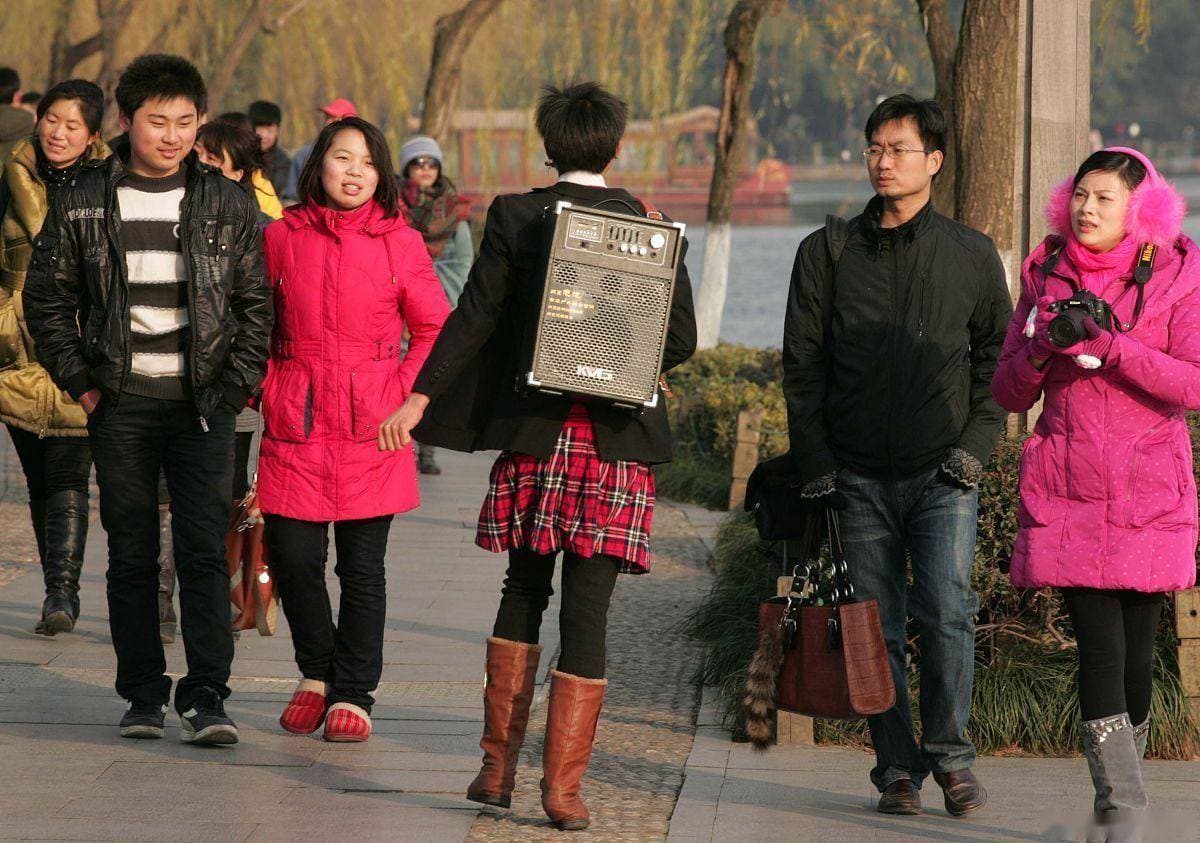 社会为什么不允许男生穿裙子？真的是不合适吗？
