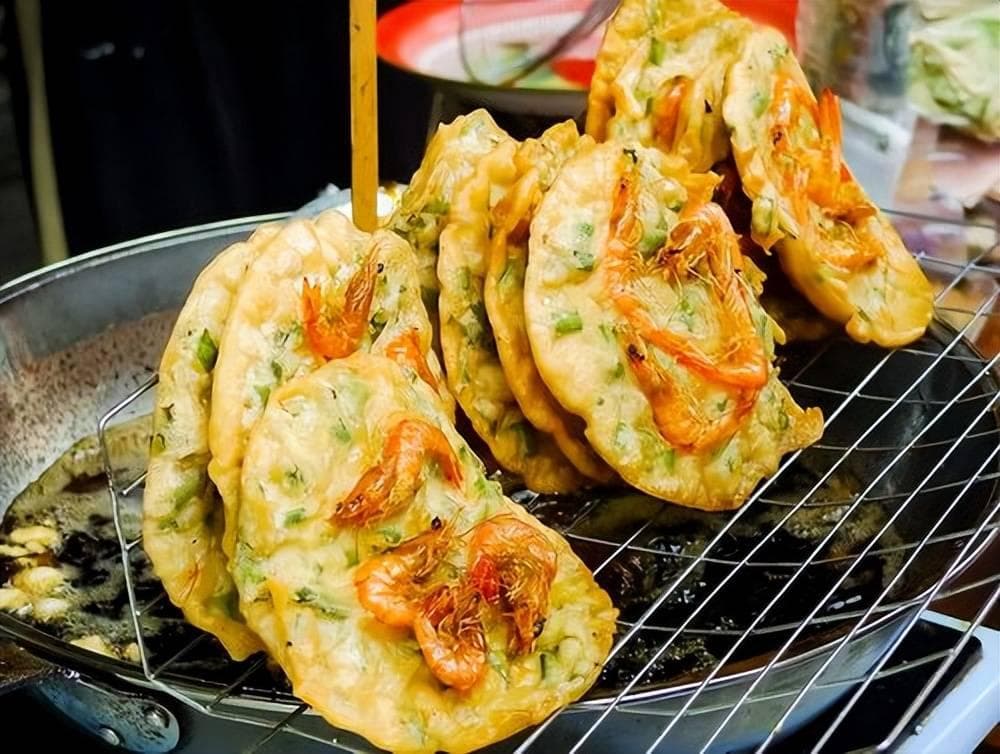 北海旅游必吃十大美食：从虾饼沙虫到糖水炒螺，解锁海滨古城的鲜味江湖