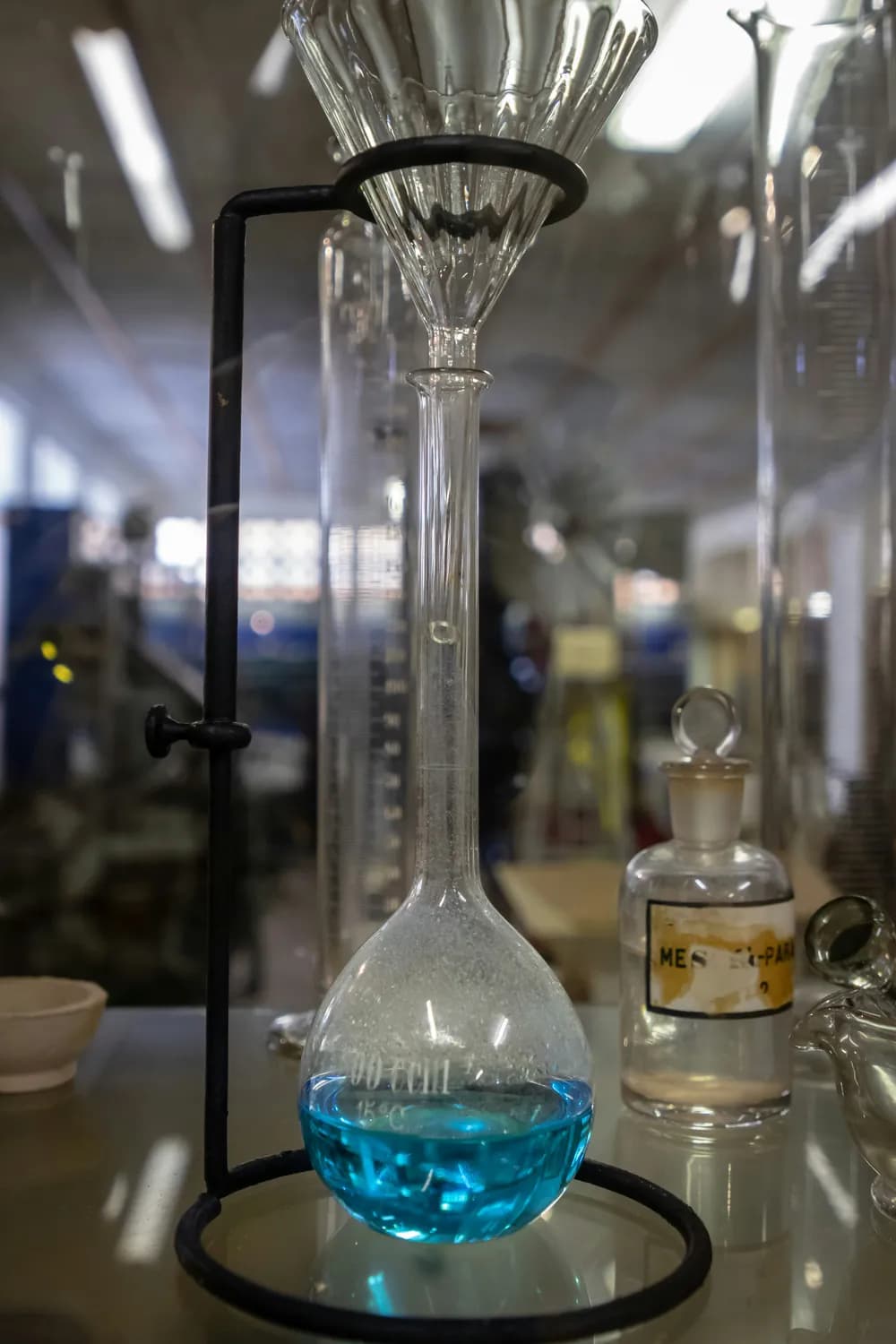 实验室里的化学魔法：二氧化锰与浓盐酸的秘密