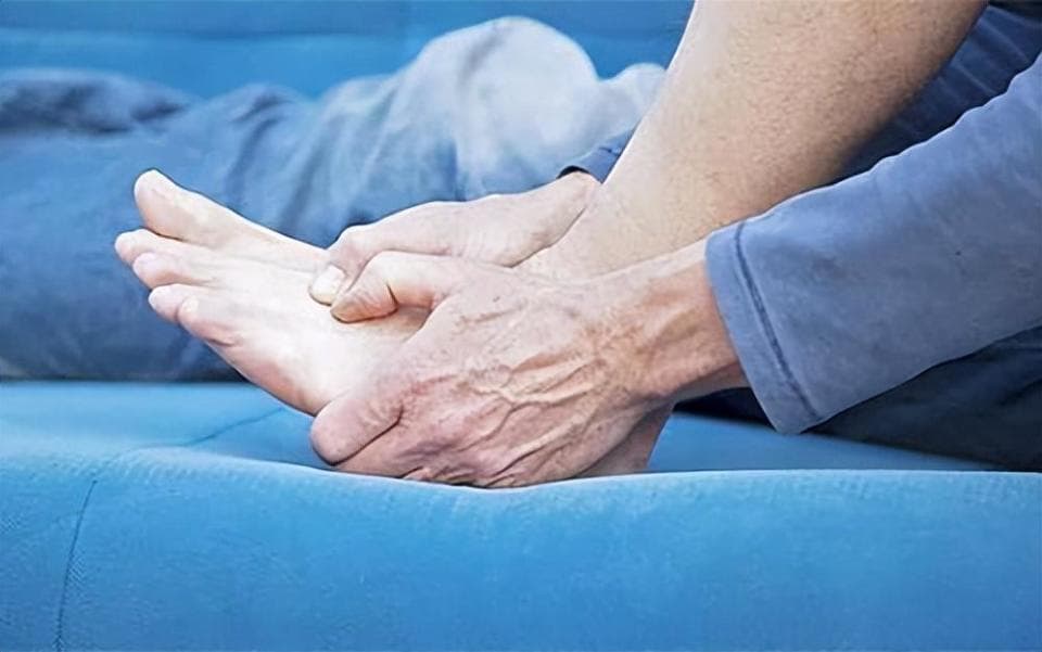 糖尿病早发现早治疗，出现这些症状，可能是糖尿病足，严重要截肢