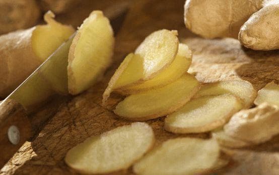 发芽土豆、未熟西红柿、久泡木耳：这些蔬菜可能伤害肝脏
