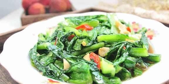 揭秘饭店油麦菜的做法，口感爽脆，颜色翠绿，不发黄，不出水