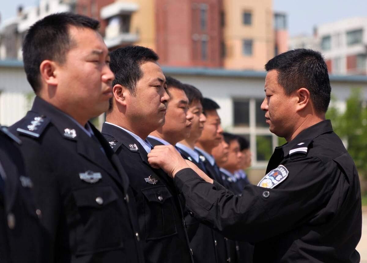 【深度解析】公务员狱警工资一般多少？一文看透狱警收入现状！