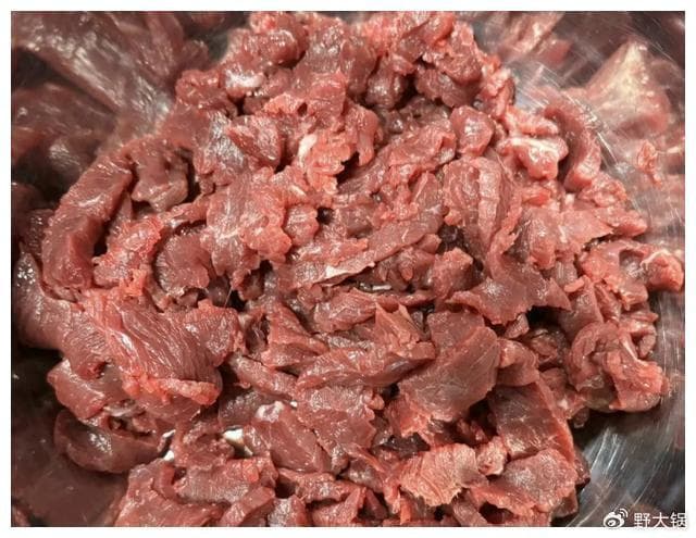 如何腌制牛肉使其如豆腐般嫩滑？分享20年经验秘诀，鲜嫩入口。