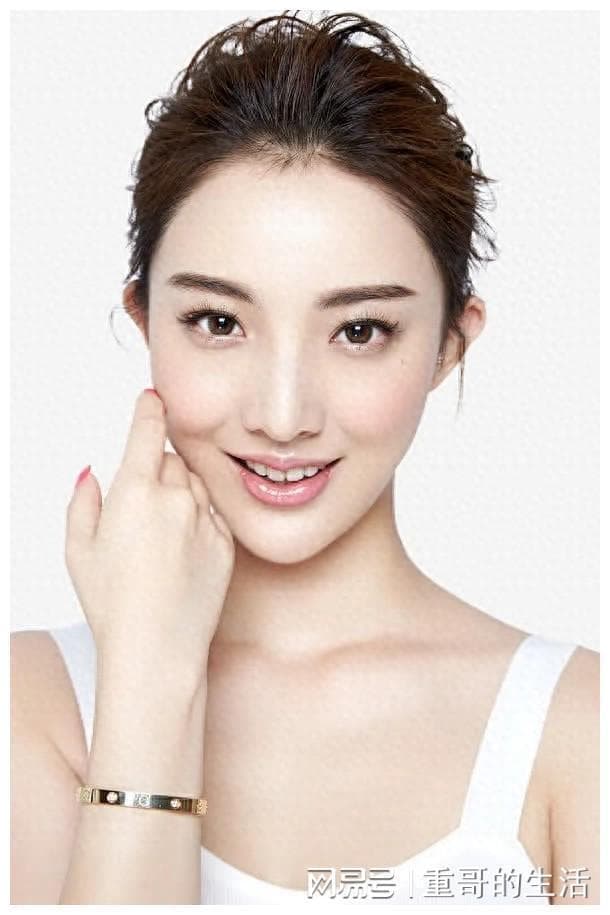 钱：现代社会的多维象征与力量