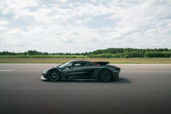 科尼赛克打破四项汽车速度纪录 0-400km/h加速18.82秒