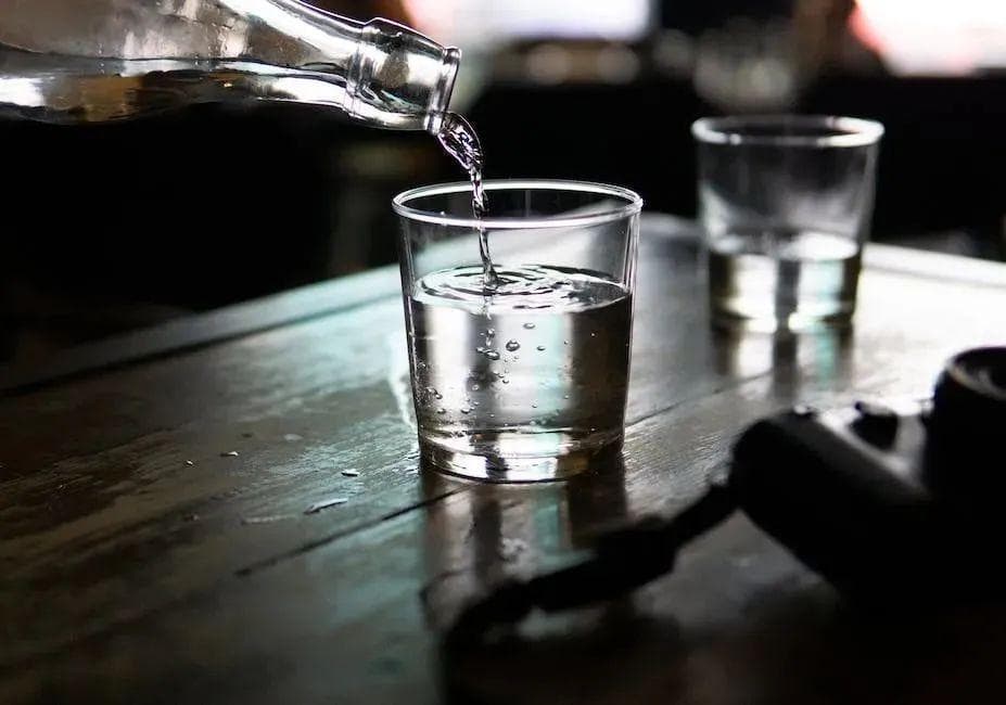 酒桌小建议|白酒、红酒、啤酒不要混着喝！