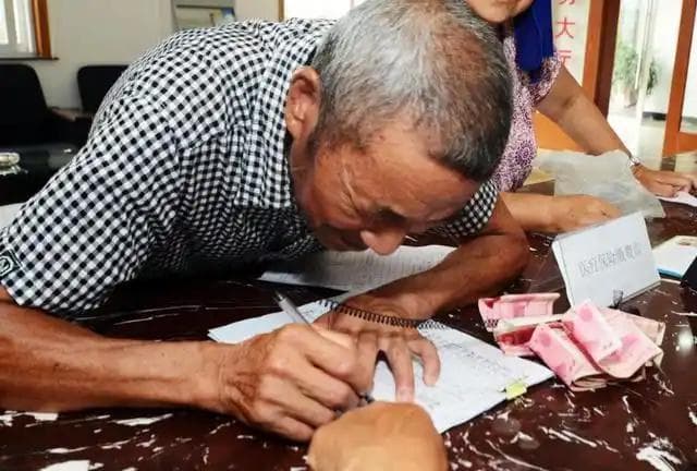 2025年医改又有动作！门诊预交金取消，那医保返款有变化吗？