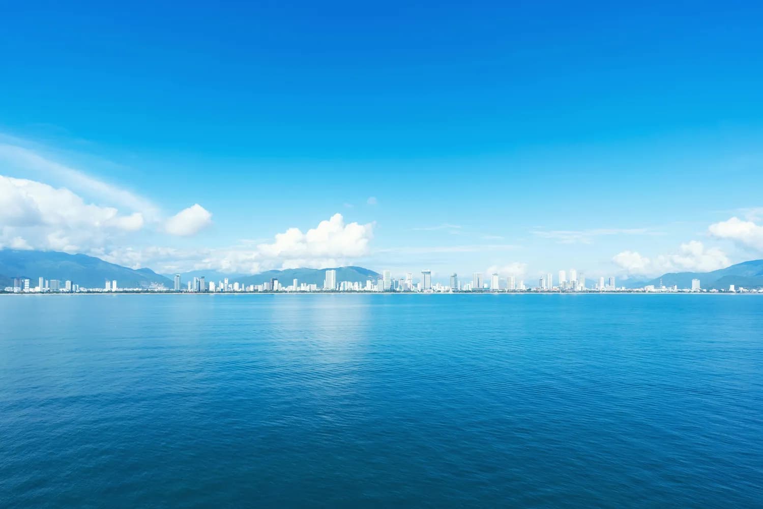三亚环保新举措：蓝天碧水净土保卫战成效显著