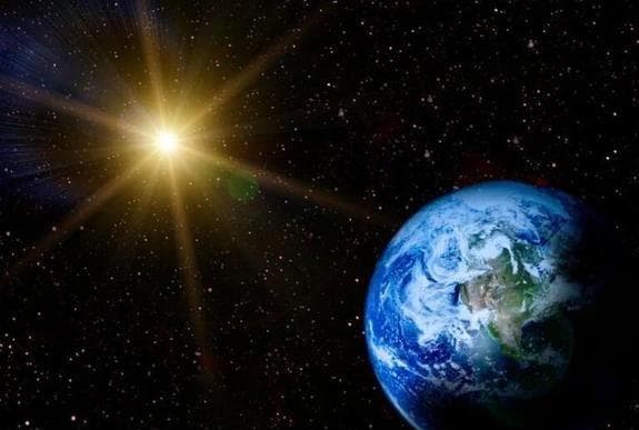 地球绕太阳转一圈有多远？太阳绕银河系转一圈又有多远？