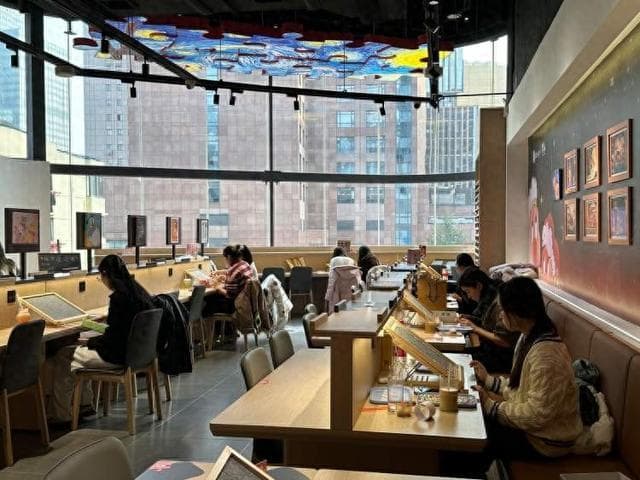 能玩拼图的咖啡馆成“i人”自由地新宠，还有点不好“拿捏”？｜宝藏小店