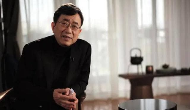 余秋雨20年争议：从文学创新到舆论漩涡