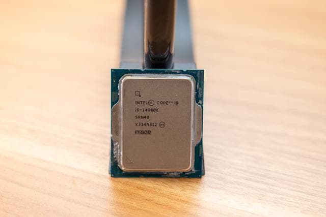 酷睿i9-14900K与锐龙7 7800X3D游戏性能概览
