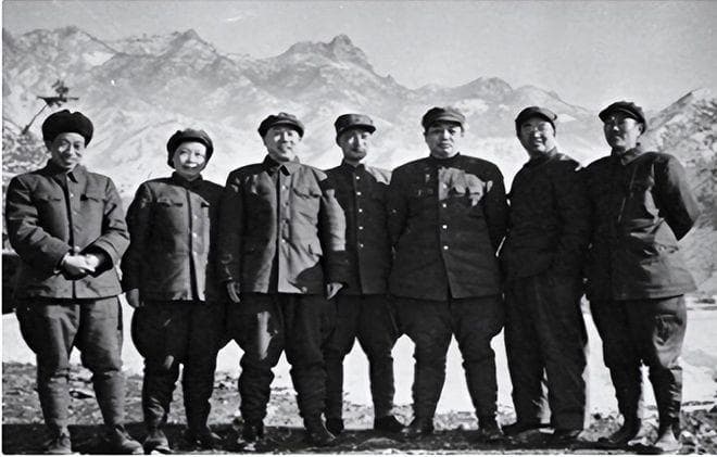 1955年全军大授衔上，为何女兵授衔者不足5000人？背后有何原因？