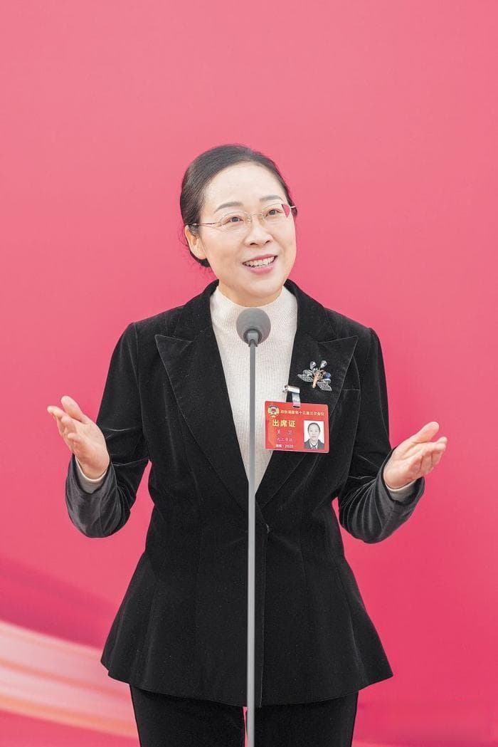 省政协十三届三次会议开启首场委员通道，6位省政协委员聚焦社会热点建言献策