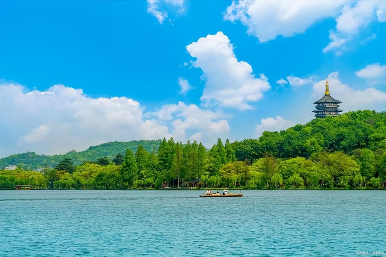 白居易的诗《春题湖上》比喻精妙 描绘出春日西湖秀丽迷人的美景