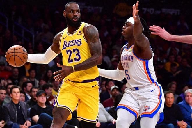 詹姆斯和乔丹数据荣誉对比！到底谁才是NBA的第一人？