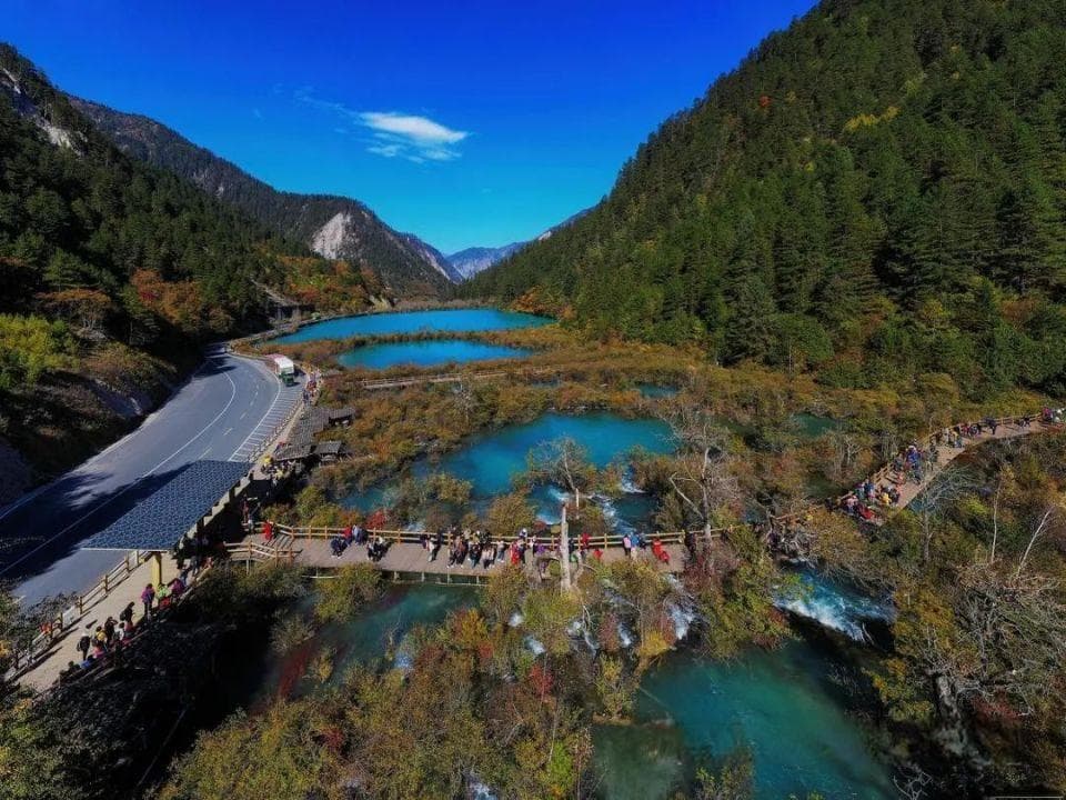 九寨沟：四大沟谷藏绝美湖瀑，九个村寨显藏族风情