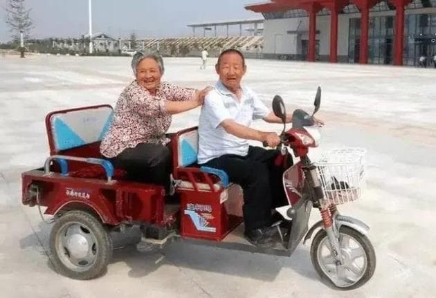 老年人选电动三轮车指南：6个关键点确保舒适与安全