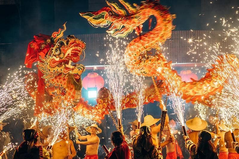 “春节到了，朋友们！”作家笔下的春节往事