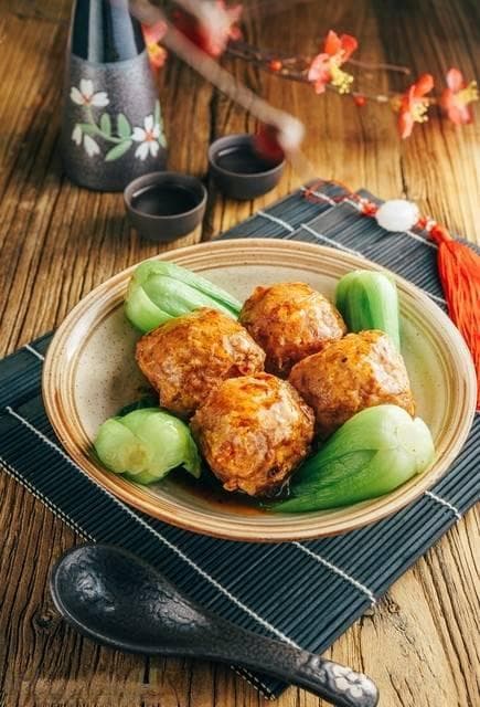 四喜丸子：从宫廷御膳到非遗美食的传承与创新