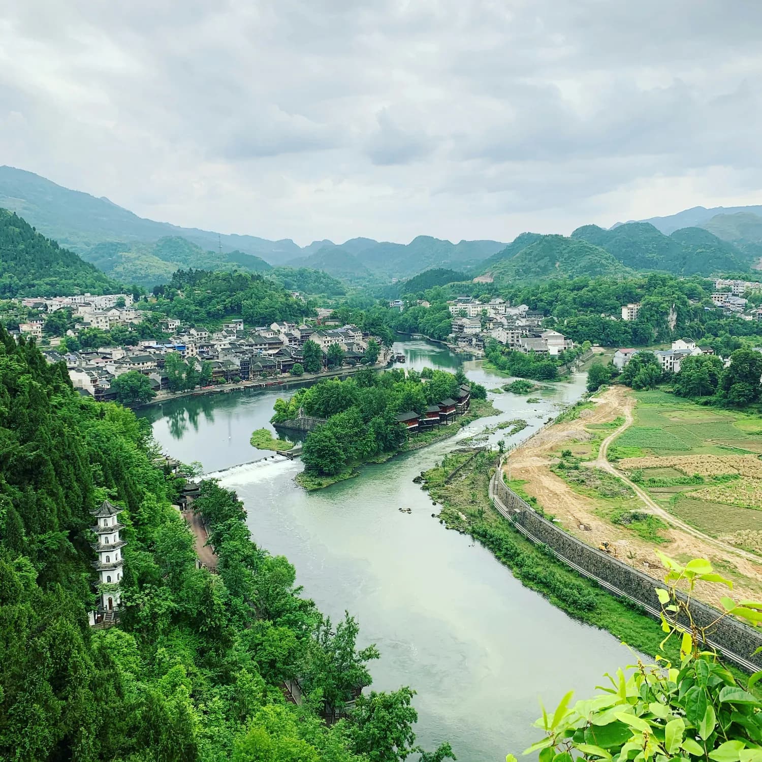 赤水河畔展新颜：遵义市的生态治理与绿色发展之路