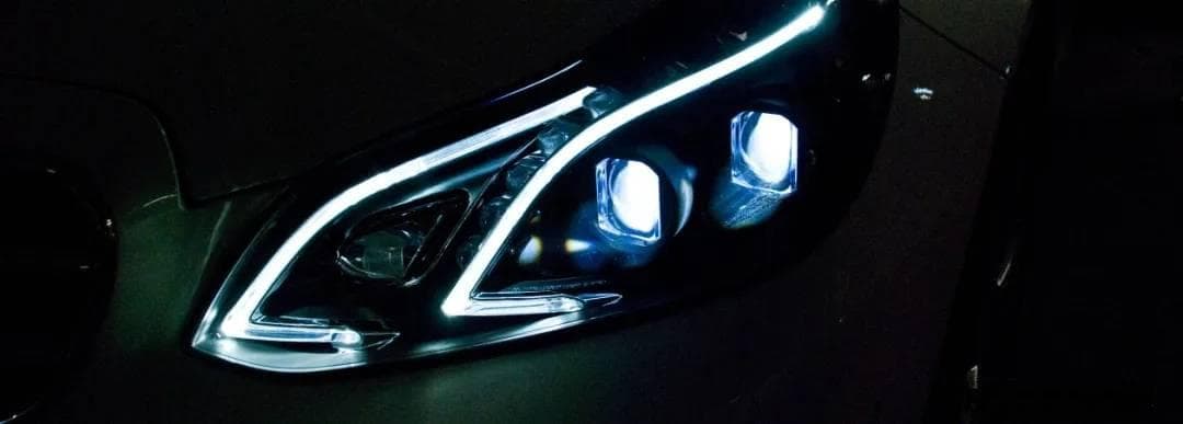 车灯设计：基于 LED 光源的汽车车灯设计与优化